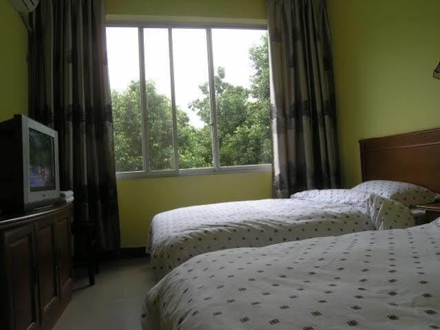 Yangshuo Travellers Land Youth Hostel Exterior photo
