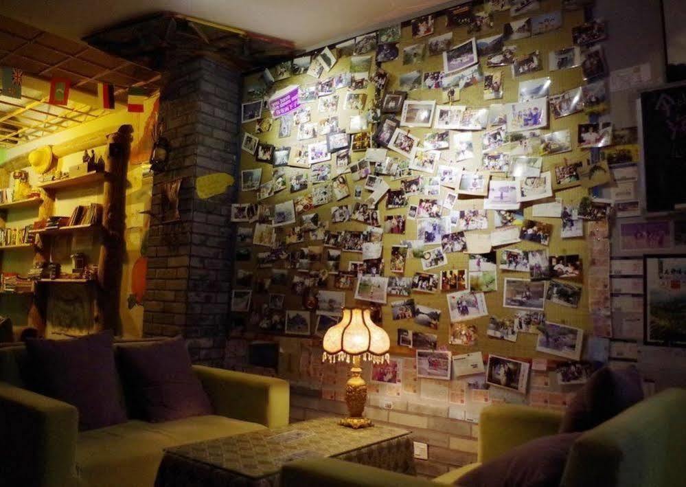 Yangshuo Travellers Land Youth Hostel Exterior photo